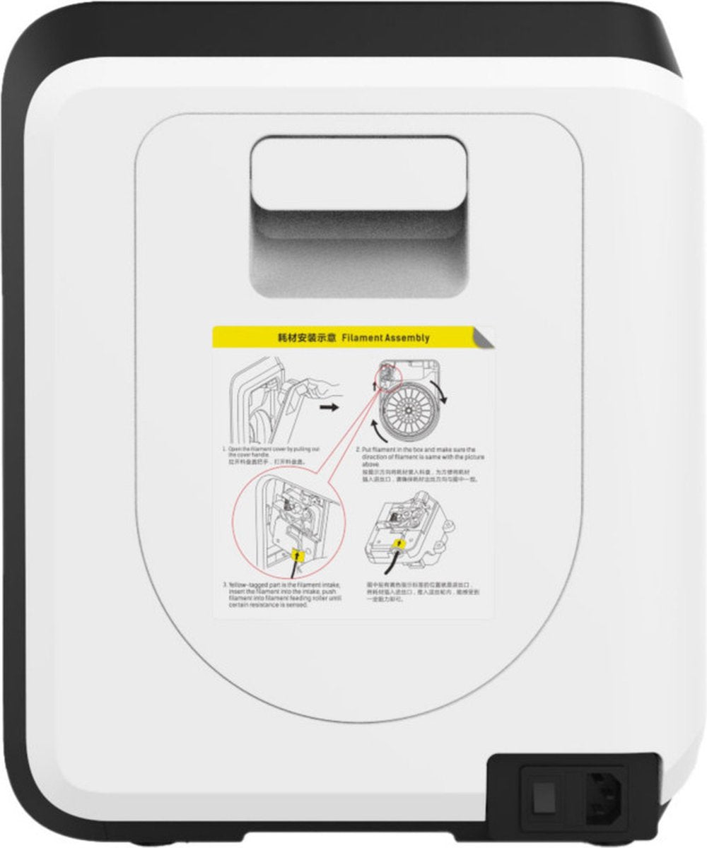 Zijpaneel van de FlashForge Adventurer 3 met instructiesticker voor het plaatsen van filament