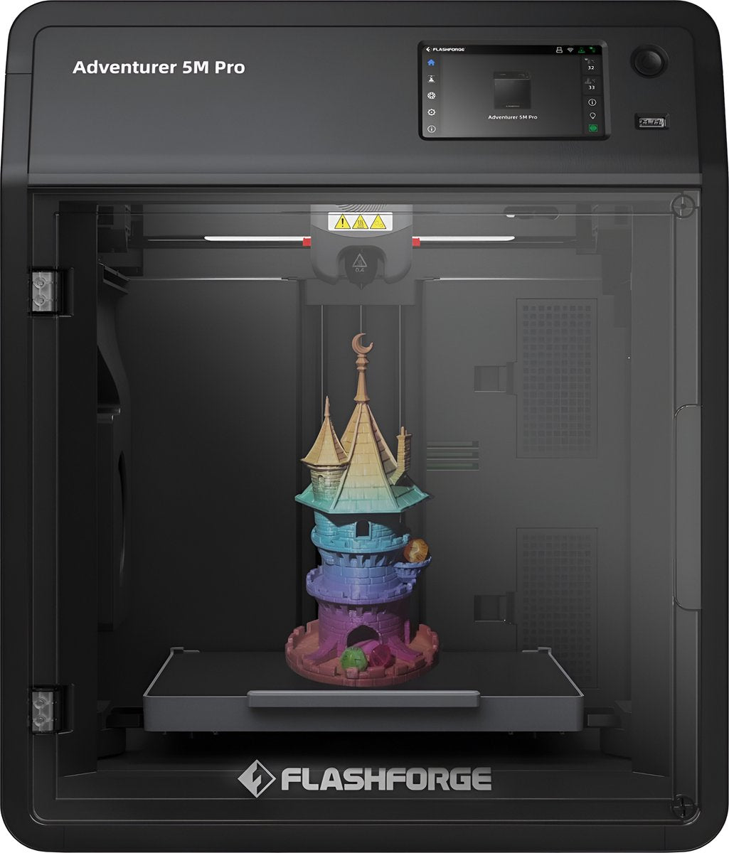 FlashForge Adventurer 5M Pro 3D-printer met gesloten behuizing en een multicolor torenprint