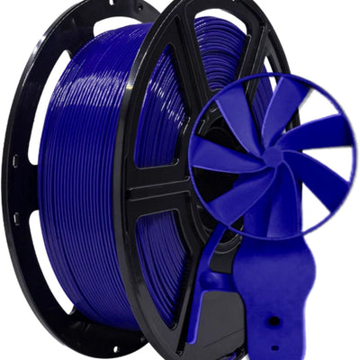 FlashForge Basic PETG-filament blauw op spoel, naast een blauwe 3D-geprinte handventilator