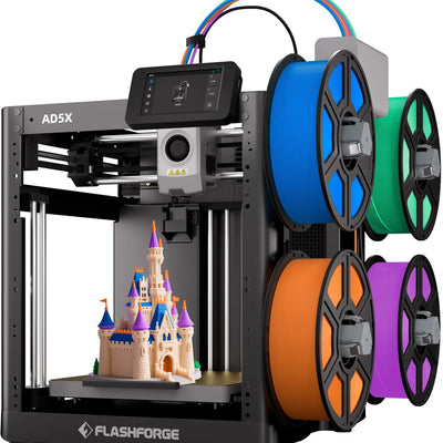 FlashForge Adventurer 5X 3D-printer met vier filamentspoelen en een multicolor kasteelprint op het printbed