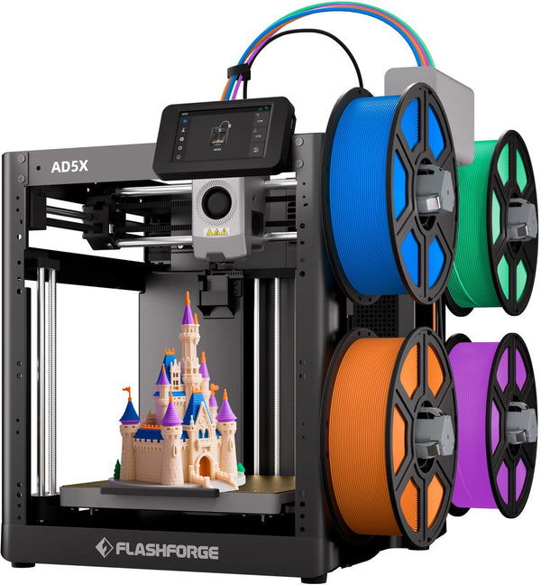 FlashForge Adventurer 5X 3D-printer met vier filamentspoelen en een multicolor kasteelprint op het printbed