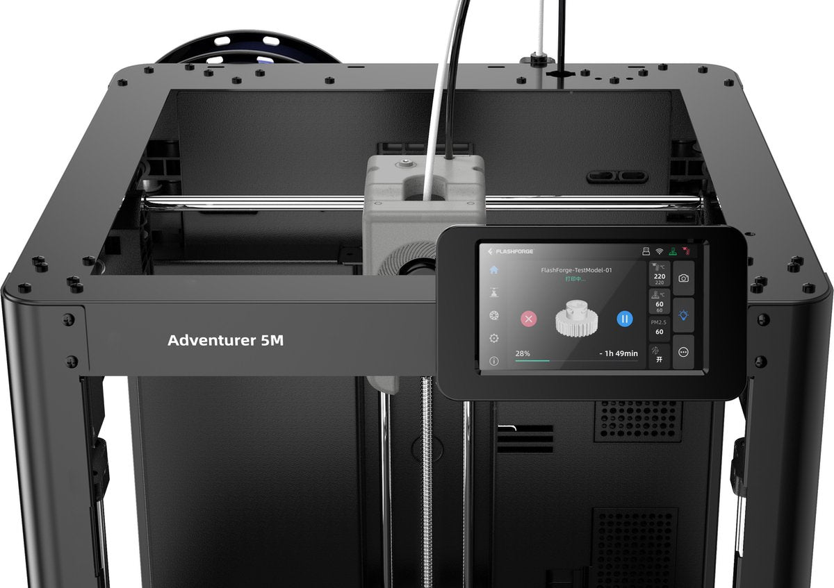 Close-up van het touchscreen en de printkop van de FlashForge Adventurer 5M