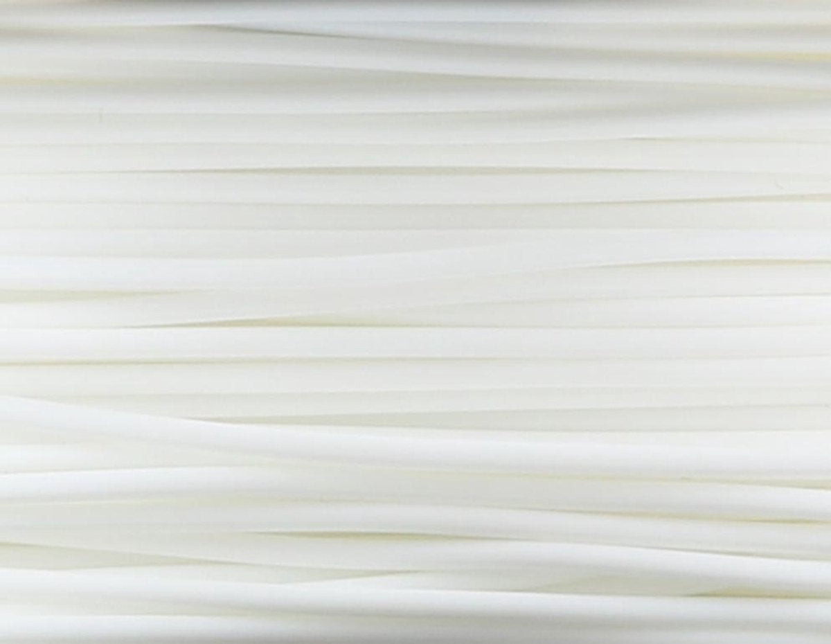 Close-up van wit FlashForge PLA-filament op de spoel