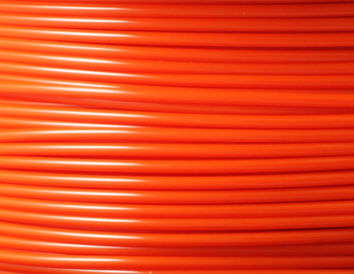 Close-up van oranje FlashForge High Speed PLA-filament op de spoel