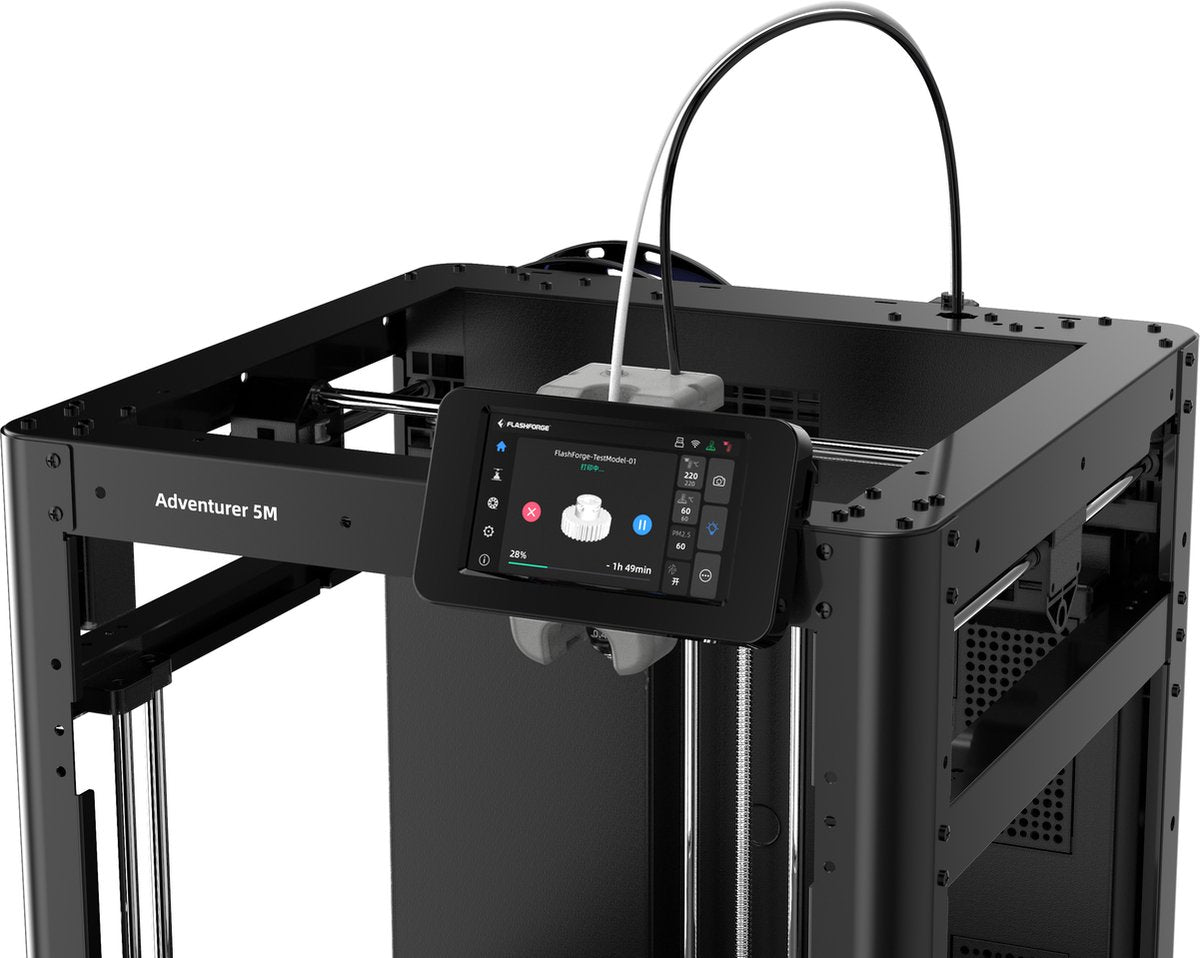 FlashForge Adventurer 5M schuin van boven, met touchscreen en printkop